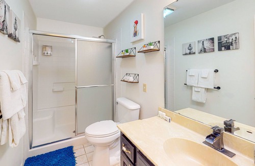 Eureka Springs House | Charming home with a yard, fireplace, hammock, firepit & beach gear