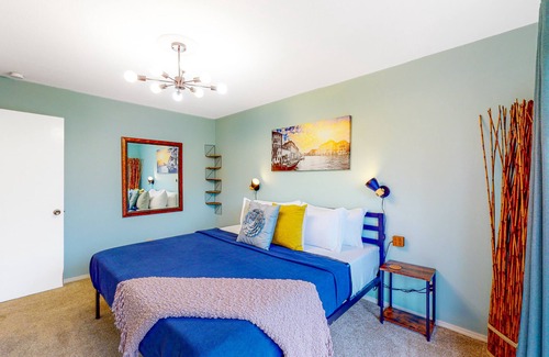 Eureka Springs House | Charming home with a yard, fireplace, hammock, firepit & beach gear