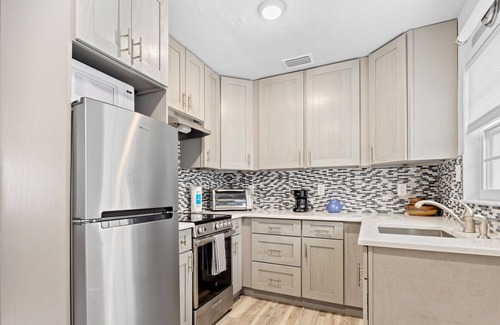 Gillespie Park House | Charming home with a full kitchen, washer/dryer, & AC - across from park