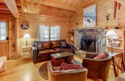 Stratton Cabin | Charming home with a fireplace, large yard & firepit - near Stratton/Mount Snow