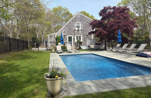 Edgartown House | Charming home with heated pool near bike path - sleeps 10