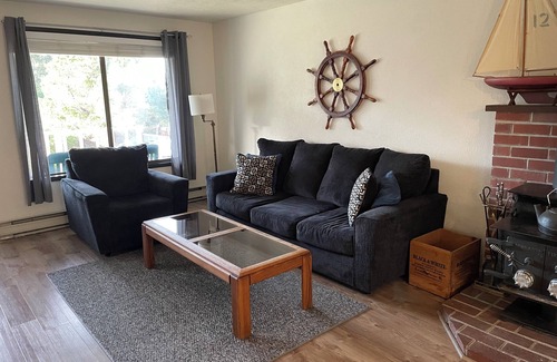 Gold Beach House | Charming Home with In-Town Convenience, Walking Distance to Beach & River Jetty