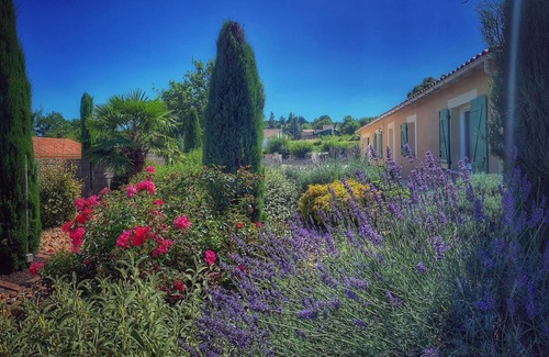 Neuvic Cottage | Charming Home with Modern Amenities in Scenic Neuvic, Dordogne