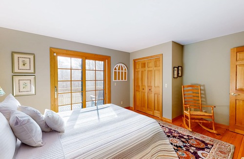 Winhall House | Charming home with mountain-view, sauna, hot tub, pool table, & washer/dryer