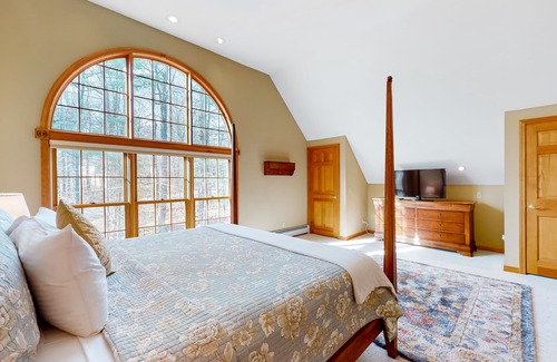 Winhall House | Charming home with mountain-view, sauna, hot tub, pool table, & washer/dryer
