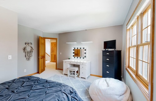 Winhall House | Charming home with mountain-view, sauna, hot tub, pool table, & washer/dryer