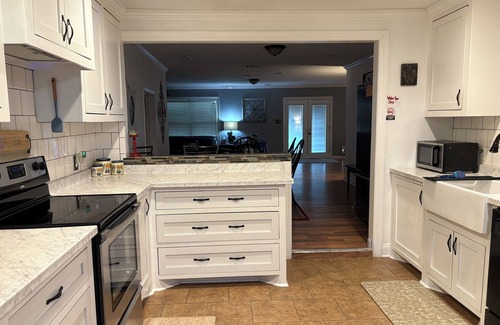 Lake Charles House | Charming home with Oak Tree lined streets in the heart of Lake Charles.