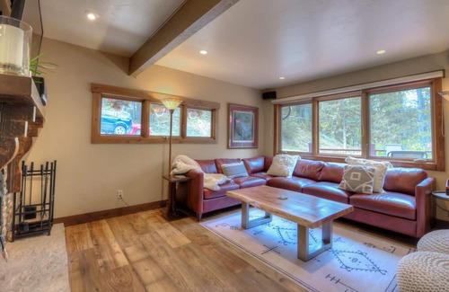 Breckenridge Heights House | Charming + Hot Tub + Close to slopes - Breck Bicycle House