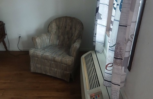 Mayo House | Charming hotel in Mayo with AC, WiFi, fitness room