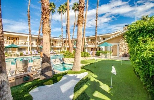 Palm Desert Hotel | Charming hotel with pool, hot tub, putting green and cafe'