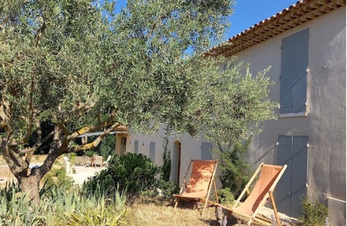 Cabrieres-dʼAigues House | Charming house with swimming pool, superb view of the Sainte Victoire and the countryside