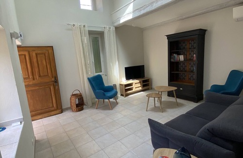 Cornillon House | Charming house 500 m from the river with terrace and courtyard.