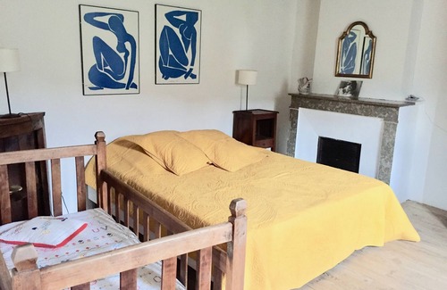 Joyeuse House | Charming house by the river.