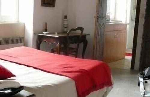 Joyeuse House | Charming house by the river.