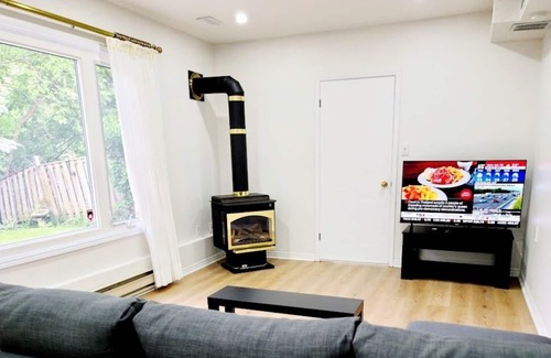 Whitby House | Charming House Close to 401/Downtown