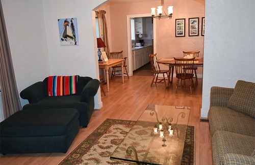 Mount Shasta House | Charming House Downtown Mt Shasta City