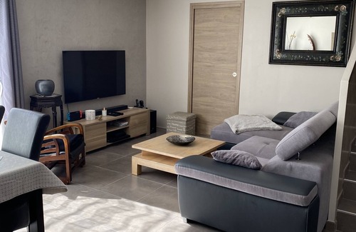 Pierrefeu-du-Var House | Charming house bathed in sunshine between sea, countryside in the middle of vineyards