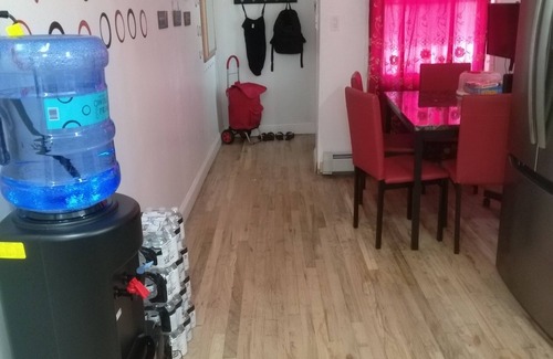 Canarsie House | Charming house in Brooklyn with WiFi, AC for up to three people in living room