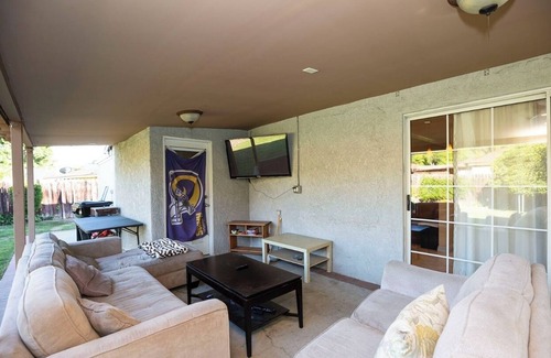 Burbank House | Charming house in Burbank!