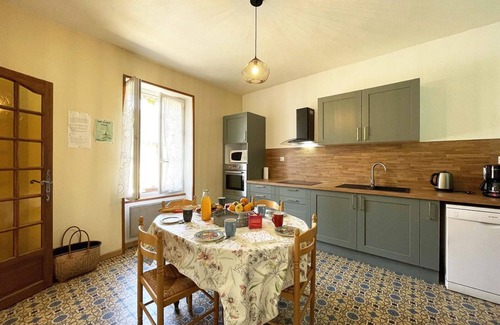 Bures Cottage | Charming house in Bures near Perche with garden and Wi-Fi