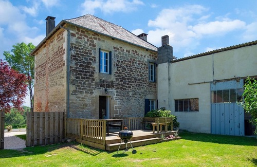 Coubjours House | Charming House in Coubjours with Pool
