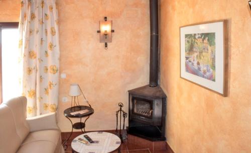 Estepa House | Charming House in Estepa with Mountain View