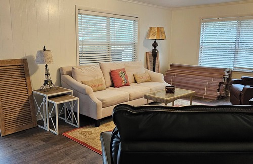 Foley House | Charming house in Foley with WiFi and AC
