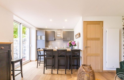 Jullouville Cottage | Charming house in Jullouville with garden and terrace