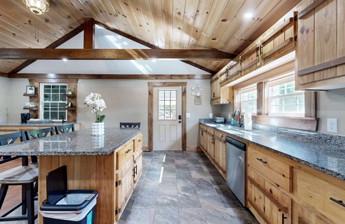 Salem House | Charming house in Morganton near wineries, restaurants and cinemas