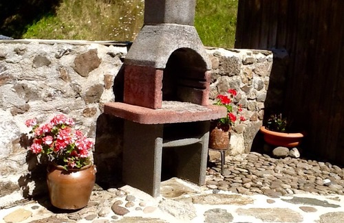 Thiezac Cottage | Charming House in Thiézac: Mountain Views, Near Super-Lioran, 3BR, Garden, Fireplace, WiFi