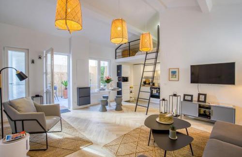 Liberation Apartment | Charming house, large private terrace, Air Conditioning - "La Maisonette"