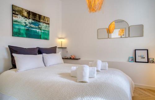 Liberation Apartment | Charming house, large private terrace, Air Conditioning - "La Maisonette"