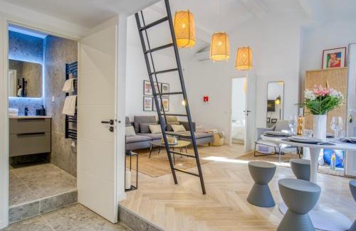 Liberation Apartment | Charming house, large private terrace, Air Conditioning - "La Maisonette"