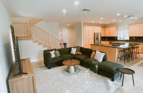 Oakhurst House | Charming house near Yosemite w/amazing hot tub and private lake/forest views!
