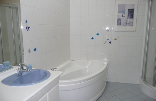 Parent House | Charming house on the banks of the river Allier.