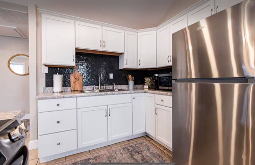Jeffersonville House | Charming house, sleeps plenty with Hot Tub and large backyard and fire pit
