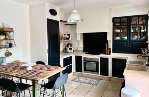 Aix-en-Provence House | Charming house with swimming pool & pétanque - 6 people