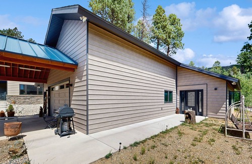 Bayfield House | Charming house w/full kitchen, peaceful location & wifi
