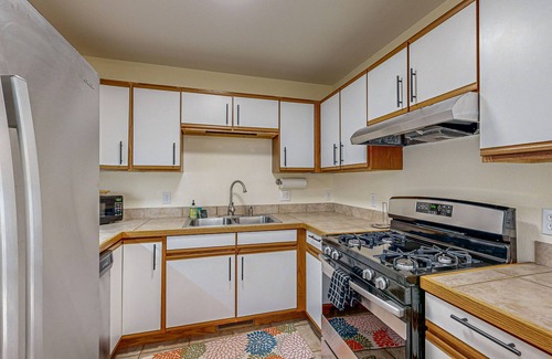 Pagosa Springs House | Charming house with full kitchen, W/D, private backyard & great location