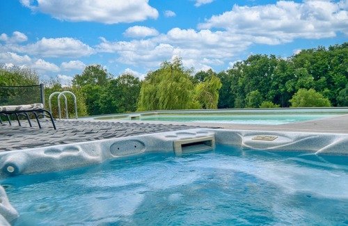 Razac-d'Eymet Villa | Charming House with Heated Pool, Jacuzzi and Spectacular Views