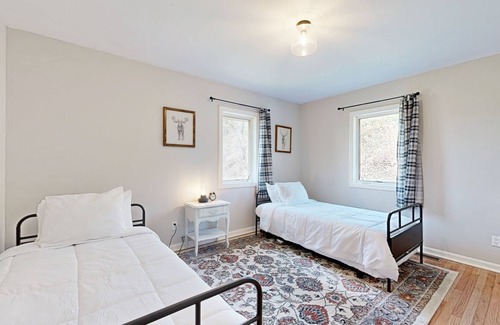Necedah House | Charming house with enclosed yard, board games, deck, & firepit