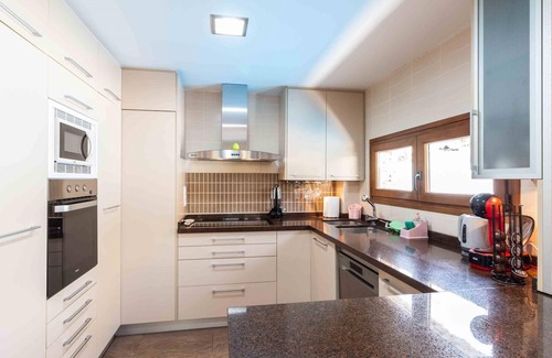 Durcal Villa | Charming house with pool and barbecue area