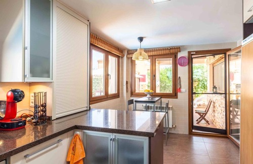 Durcal Villa | Charming house with pool and barbecue area
