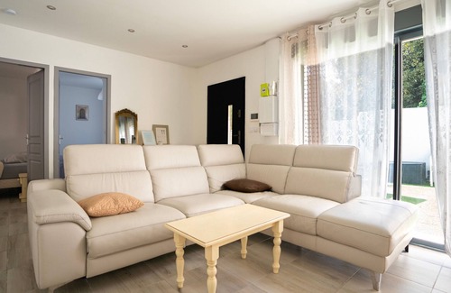 Bessan Villa | "Charming house with swimming pool", with private swimming pool and Wi-Fi