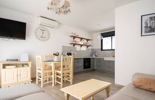 Bessan Villa | "Charming house with swimming pool", with private swimming pool and Wi-Fi