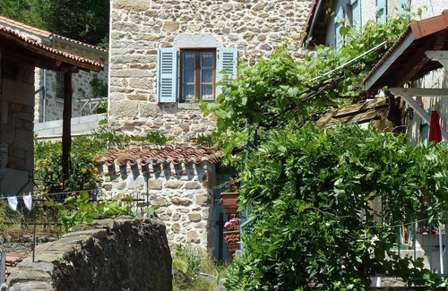 Langeac Cottage | Charming house with terrace and BBQ, tranquility near Langeac