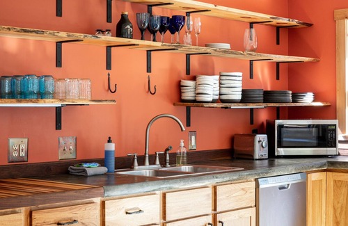 Maple City Cabin | 🍄 Charming Hygge 2BDR Cabin in Leelanau County ➠ 4889