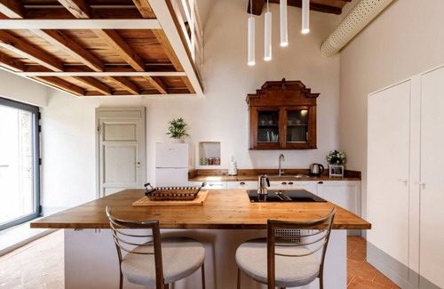 Monteriggioni Apartment | Charming independent farmhouse of 75 sqm, perfect for 4 people, which retains the charm of ancient Tuscan structures.The property is immersed in the greenery of the Sienese countryside, a few kilometers from Monteriggioni and Siena, and is ideal for thos