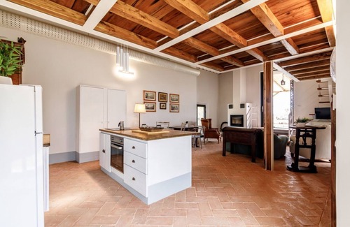 Monteriggioni Apartment | Charming independent farmhouse of 75 sqm, perfect for 4 people, which retains the charm of ancient Tuscan structures.The property is immersed in the greenery of the Sienese countryside, a few kilometers from Monteriggioni and Siena, and is ideal for thos