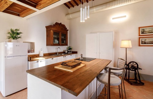Monteriggioni Apartment | Charming independent farmhouse of 75 sqm, perfect for 4 people, which retains the charm of ancient Tuscan structures.The property is immersed in the greenery of the Sienese countryside, a few kilometers from Monteriggioni and Siena, and is ideal for thos